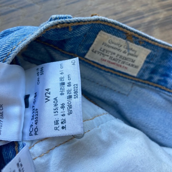 Levi’s Distressed Shorts - Picture 3 of 3